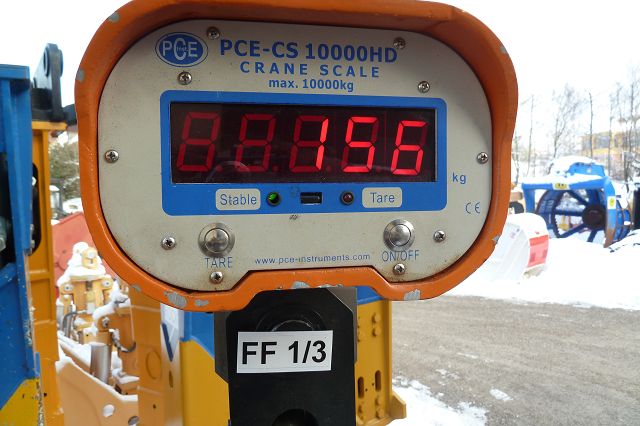 Flächenfräse ART-1-003 – Kranwaage PCE-CS 10000HD Nahaufnahme, zeigt 156 kg, Etikett FF 1/3
