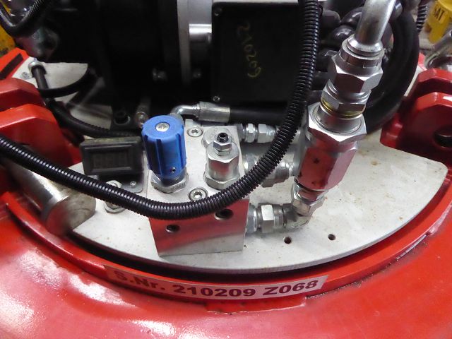 Hydraulik-Abbruch-Magnet ART-1-013 – Werkstatt, Ventilblock mit Anschlüssen