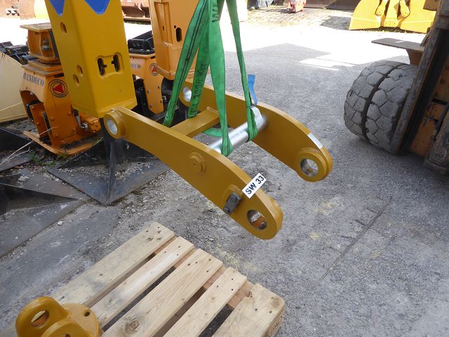 SW-Adapter für Pendel-Greifer-Kreuzgelenkaufnahme LIEBHERR SW 33
