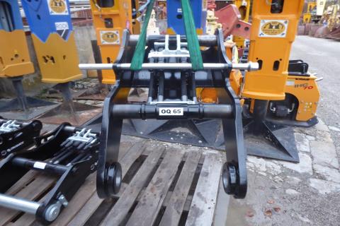 Vollhydraulischer SW-Adapter (Schnellwechsler) für Pendelgreifer-Aufnahme OILQUICK OQ 65