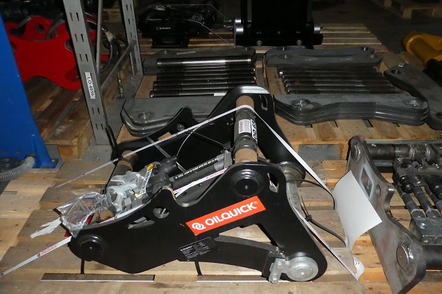 Vollhydraulischer SW-Adapter (Schnellwechsler) für Pendelgreifer-Aufnahme OILQUICK OQ 65