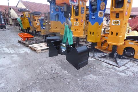 2-Schalen-Hydraulik-Greifer ART-274-003 – hängend an Kranwaage, Digitalanzeige nicht scharf lesbar