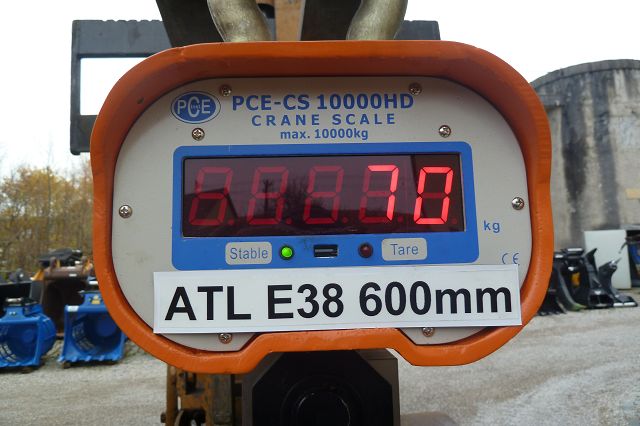 Auswerfer ART-274-006 – Kranwaage PCE-CS 10000HD zeigt 70 kg, Etikett ATL E38 600mm
