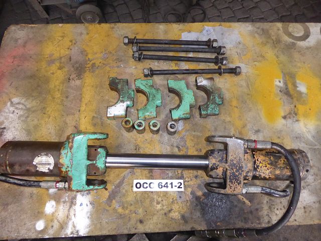 KINSHOFER C05H-35 – Werkstattfoto, zerlegte Bolzen-/Zylinderbaugruppe mit OCC-Etikett